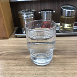 Ramen Shoujiki Mon - 冷たい水。
      うまし。