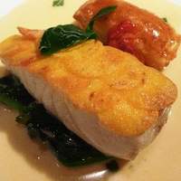 レ・セレブリテ - メインは肉か魚かを選べます。肉料理は「仔羊」でしたので、3人とも「魚料理」を。 2011/10