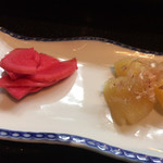 ゆの鮨 - 何とお通し付き！それも『数の子』です。カブの酢漬けも美味しいかったです。