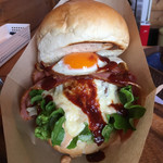 グレイビージャック - ベーコンエッグバーガー Mバンズ ¥1,180