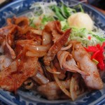 江戸家 - ピリ辛味の豚バラ焼肉のせ