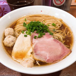 麺や而今 - 芳醇鶏醤鶏そば（大） 900円