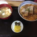蔦屋 - カツ丼全景
