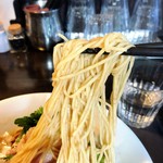 【新春正月限定】新春鴨そばの麺リフトアップ