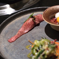 焼肉 喰心 - 極みユッケ、白センマイ酢味噌和え、牛握り
                
