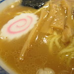中華そば 青葉 - スープのアップ