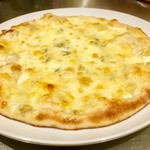 Dougokafeandobayunoka - 日替わり５種のチーズピザ