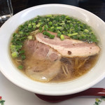 常 - ザ ラーメン（ディフォルトはネギのみ）+チャーシュー2枚（連れとシェア）