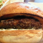 ブラッカウズ - 厚みがしっかりしていながら、食べやすく美味しいプレーンバーガー
