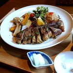 日向草 - 骨付き猪肉のグリル、骨のまわり最高！！