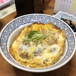 橋本屋　支店 - ミニカツ丼セット￥950の「ミニかつ丼」カツは薄いけどしっかりした味、丼ダレは少ししょっぱいけど、通常のカツ丼と同じ大きさに思える。