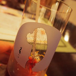 港屋サロン - グラスにも繊細なイラストが！