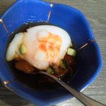 お通し　温泉卵とエビ開き