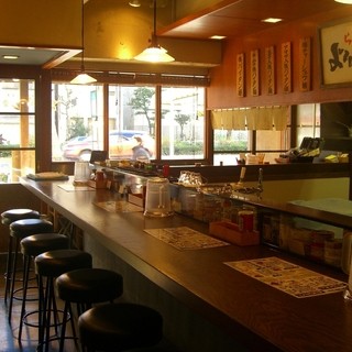 太陽のトマト麺_2