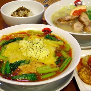 太陽のトマト麺_1