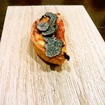 2Plats - 洞爺産ポロ葱のタルト（黒トリュフ添え）