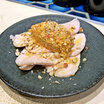 北千住葡萄酒場 - 国産鶏ムネ肉の低温調理 トリュフ香るタルタルソース（480円）