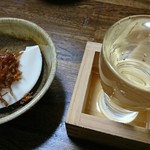 朝起 - 冷酒金陵とお通し。