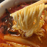 らーめん山頭火 - 麺のカタさ、何も言わなくても丁度イイです♬︎まぁまぁ熱々かな？笑