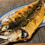 錦江湾 - 鯖の一本焼き。