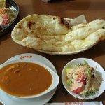 ＧａｎｅｓＨ - ランチセット。(８００円）４種類のカレーから選べます。ﾗｲｽかナンかも選べます。