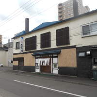 金寿司 - 小路側斜め外観