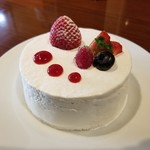 セバスチャン - いちごとホワイトチョコレートのショートケーキ