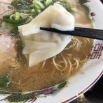 天龍ラーメン - トゥルントゥルンのワンタン