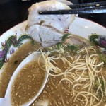 天龍ラーメン - 小ぶりだけど分厚くてトロトロのチャーシュー