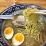 らぁめん 千寿 - 縮れ麺