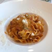レオーネ・マルチアーノ - フレッシュトマトとバジルのショートパスタ