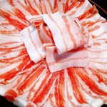 かごしま黒豚 芋焼酎 さつま花亭 - 料理写真:かごしま黒豚しゃぶしゃぶ肉は、お口の中でふんわりとろけます!