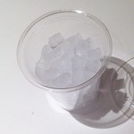 ラ サクラ - 氷のコップをコーヒーメーカーにセット