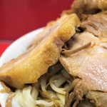 ラーメン二郎 - 豚の厚み