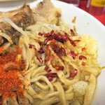 ラーメン二郎 - 粗挽き唐辛子投下～♪