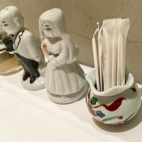 みかわや - 左~胡椒、右~楊枝、真ん中~塩