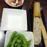 Gracefamily 火鍋専門店 - お通しの生ハムと枝豆、エビつみれ