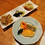 玉之湯 - ハーフバイキングより：漬物，蕎麦サラダ，野菜天ぷら