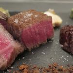 あもん ヨコ - 炉釜焼き塊肉ステーキ　ズームアップ