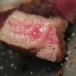 あもん ヨコ - 炉釜焼き塊肉ステーキ　ズームアップ