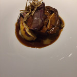 フランス料理 ル・クール - 猪バラ肉の煮込み 自家製猪のベーコン