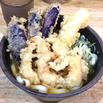 立喰いそば とんがらし - もりあわせの茄子ありのひもかわ550円