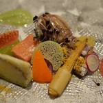 汀邸　遠音近音　Ochi Kochi - 冷菜（
      蝦蛄・冬瓜コンソメゼリー・トマト豆腐・水茄子・スプラウト・糸瓜・パプリカ・蓮芋・無花果・
       ヤングコーン春巻き揚げ・ラディッシュ・ビーツオニオン泡ソースとアスパラソース・煎り唐墨）