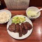 牛たん料理 閣 - 上から