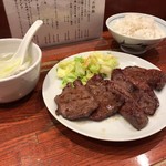 牛たん料理 閣 - 横から