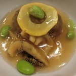 汀邸　遠音近音　Ochi Kochi - 温菜（牛蒡饅頭） 揚げ鮑に、ズッキーニ、枝豆。生姜庵がかかっています。