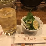すえひろ - つきだしのふぐ皮ポン酢とハイボール