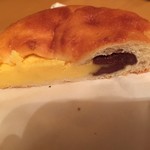 たま木亭 - 本日のパン（トリュフチョコ入りクリームパン）