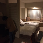 ホテルマイステイズプレミア札幌パーク - 手前リビングスペースからの奥ベッドルーム（＾∇＾）