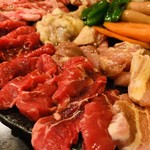 焼肉問屋 飛騨牛専門店 焼肉ジン - 溢れんばかりのお肉。